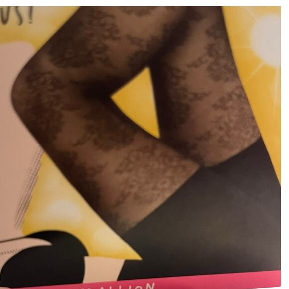 Star Power by Spanx Center-Stage Pattern Shaping Tights Medallion Black B - Picture 3 of 7